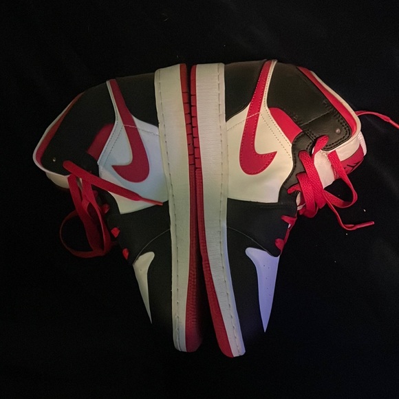 2021
Air Jordan 1 Mid 'Black Gym Red' - Picture 4 of 4